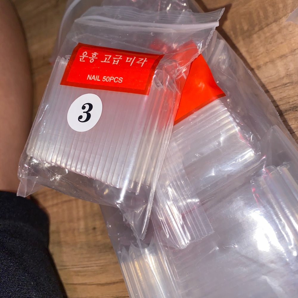 500 pcs Clear “c” tips & Nail forms 500 pcs